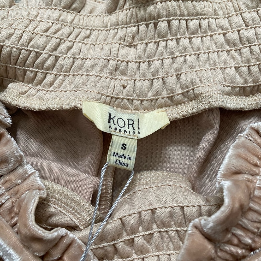 BNWT Gorgeous blush tan peach velvet pants by Kori. Size small. - Picture 6 of 9